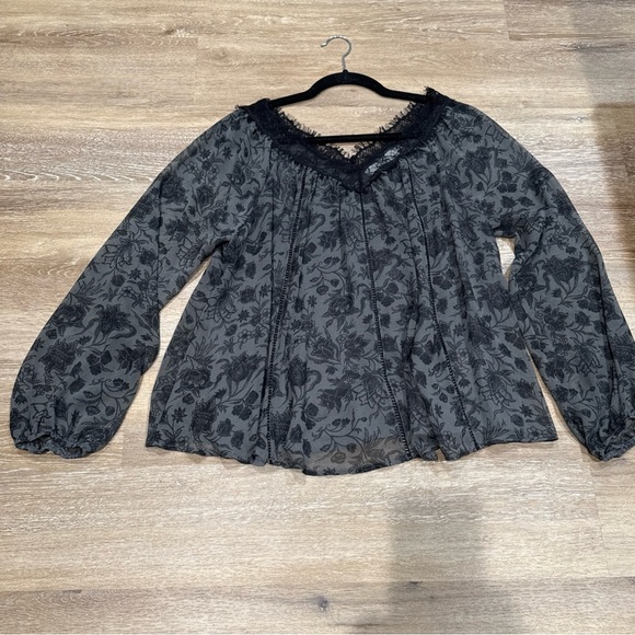 ASTR Size L Floral Gray and Black Ruffled Long Balloon Sleeve Blouse - Picture 3 of 13